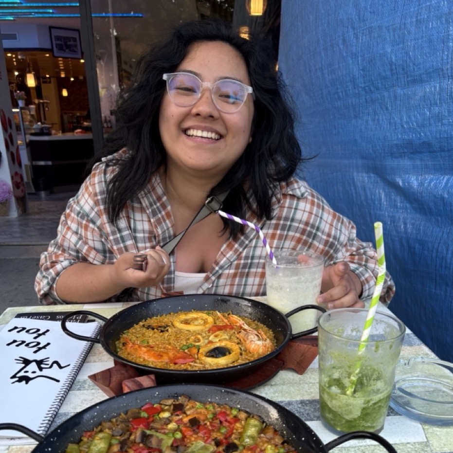 image of daffni with paella
